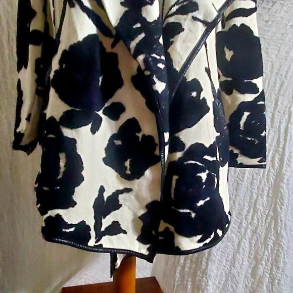 I.N.C. Black & White Floral Cardigan Size Medium - Picture 5 of 12